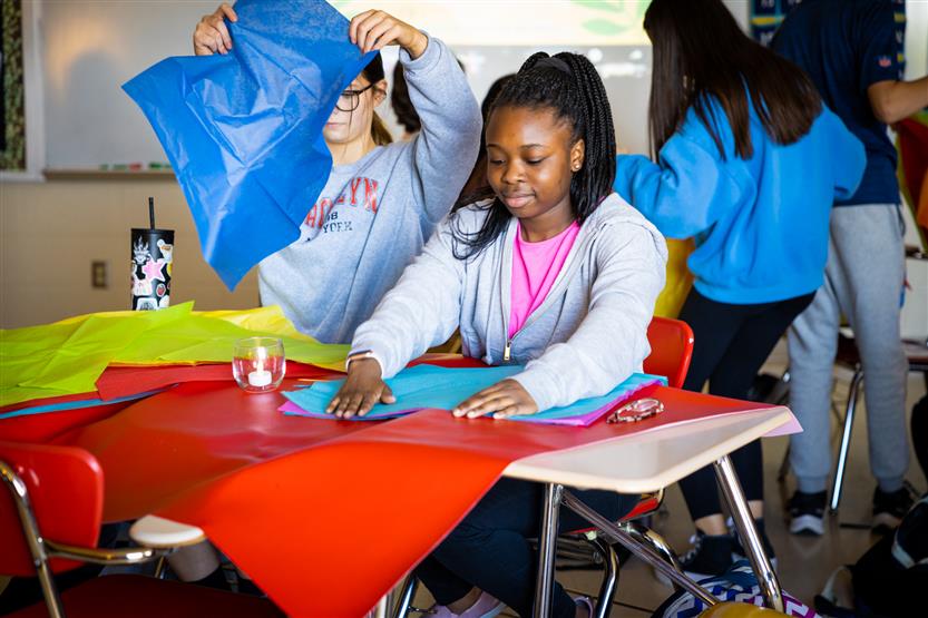 Ravenwood High students teach in Spanish class